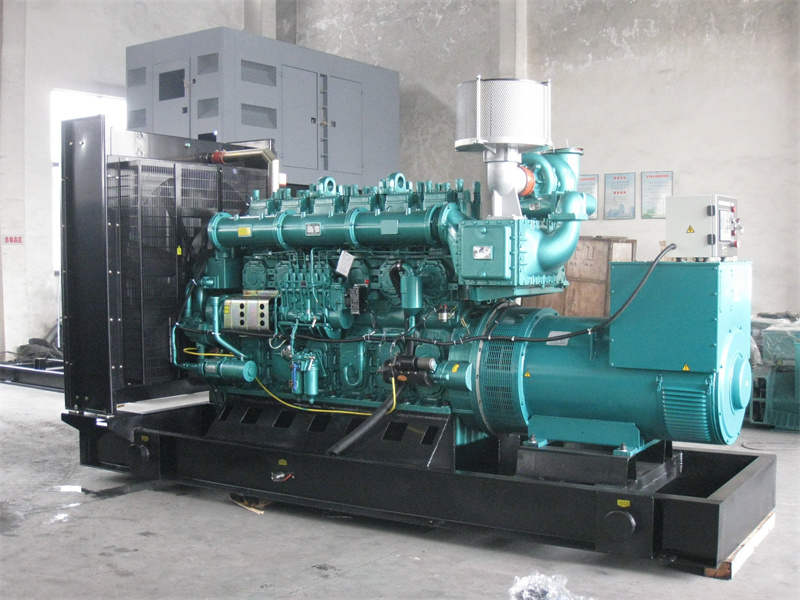 彭泽200KW 柴油发电机的油耗是多少？