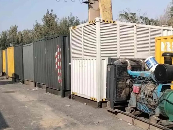 彭泽200KW柴油发电机机组每小时油耗是多少？