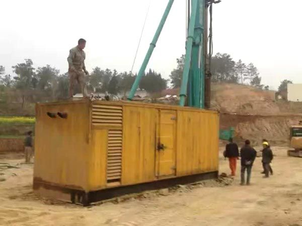 彭泽如何判断水冷式机油散热器密封件是否需要更换？